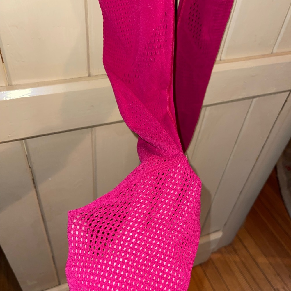 Lululemon, full length fuchsia pink leggings, size 4/6 - Picture 3 of 5